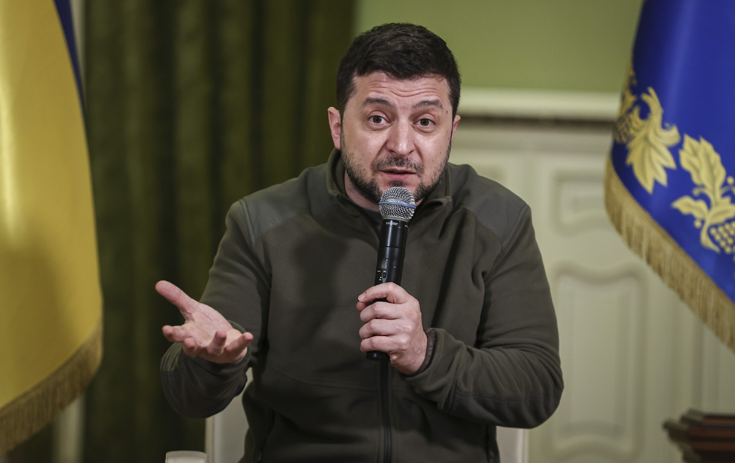 Зеленски: Всеки ден се откриват масови гробове, има стотици случай на изнасилвания, дори и на бебе