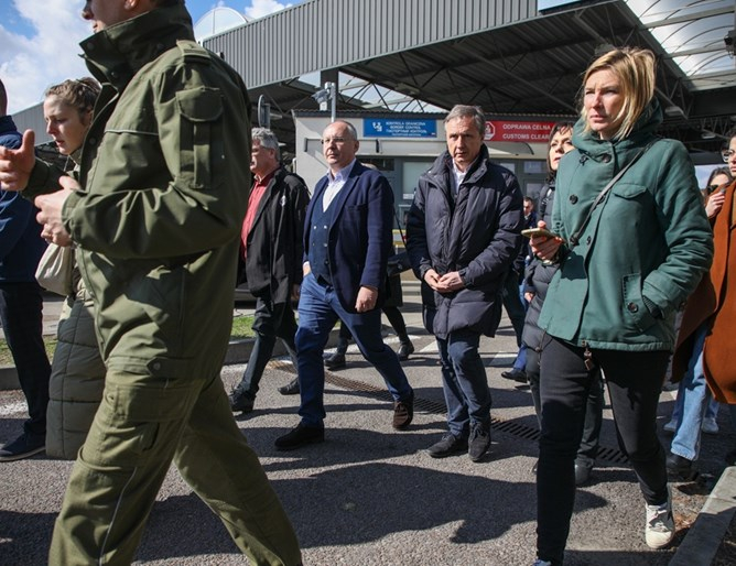 Станишев от украинската граница: Видяхме огромно страдание, ЕС да помогне на украинския народ