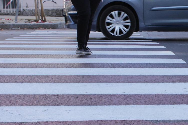 Пияна мадама с мерцедес блъсна жена на пешеходна пътека в Берковица
