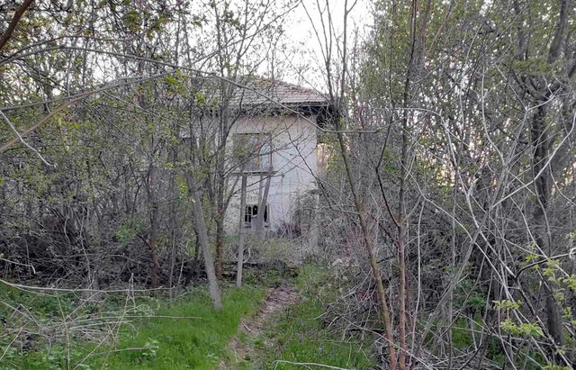 Полицаи влязоха в изоставена постройка в с. Салманово и онемяха СНИМКИ