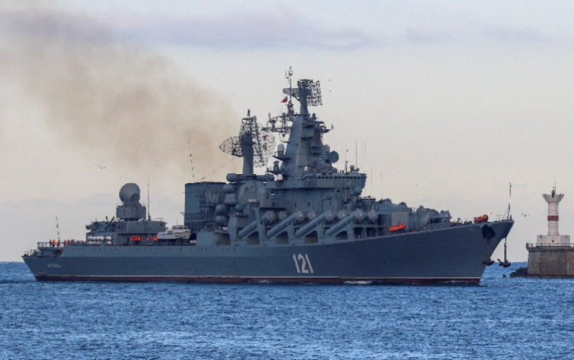 Експерт обясни защо се е появил US военен самолет близо до крайцера "Москва", преди да потъне
