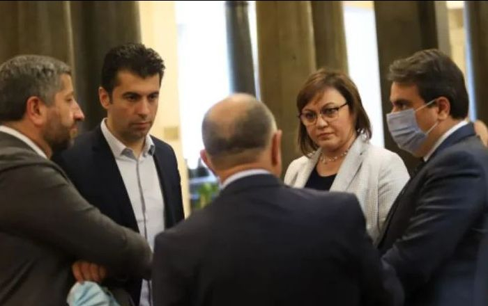 Политолог разкри какъв номер могат да извъртят на ПП малките партньори в коалицията