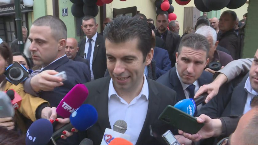 Петков заговори в Битоля за край на езика на омразата, но го посякоха с тези ПЛАКАТИ