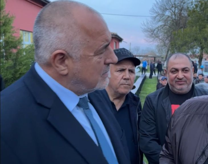 Дете се хвърли върху Борисов, последва най-неочакваното СНИМКИ