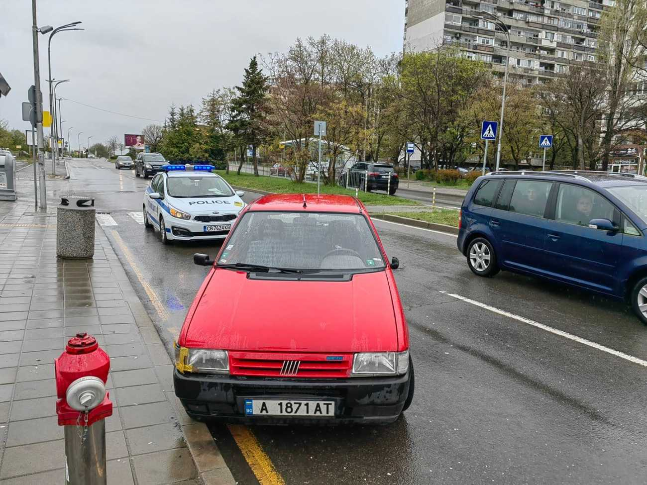 Мъж бере душа, след като бе пометен на пешеходна пътека в Бургас СНИМКИ