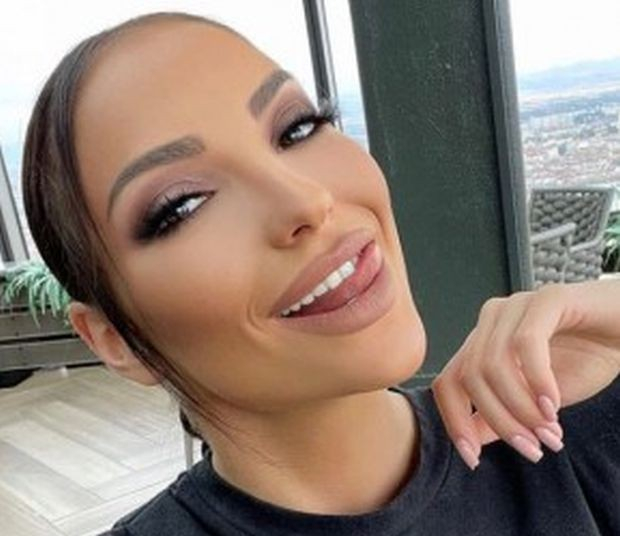 "Мис Силикон" парадира с лукс и горещ тоалет за 4 бона СНИМКА 18+