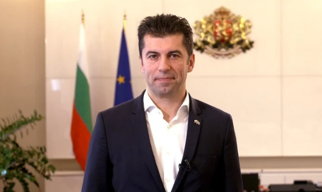 Кирил Петков се чу със Зеленски  