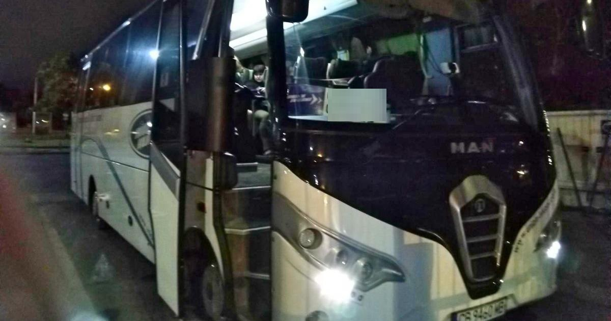 Само в БЛИЦ: Нелеп нощен цирк заради пишлигар в автобуса Атина - София