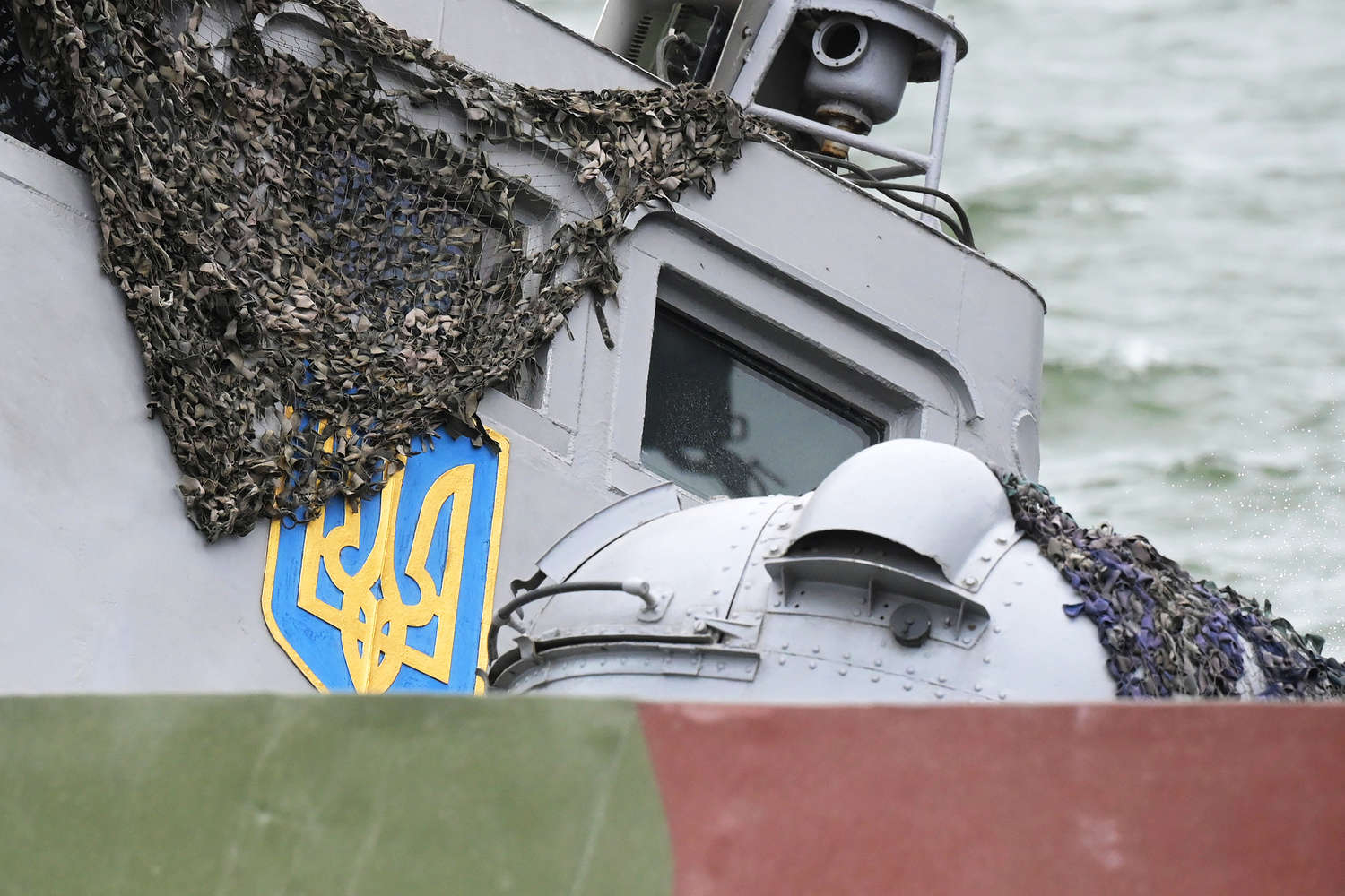 Първи СНИМКИ от пристанището в Мариупол след приключването на боевете