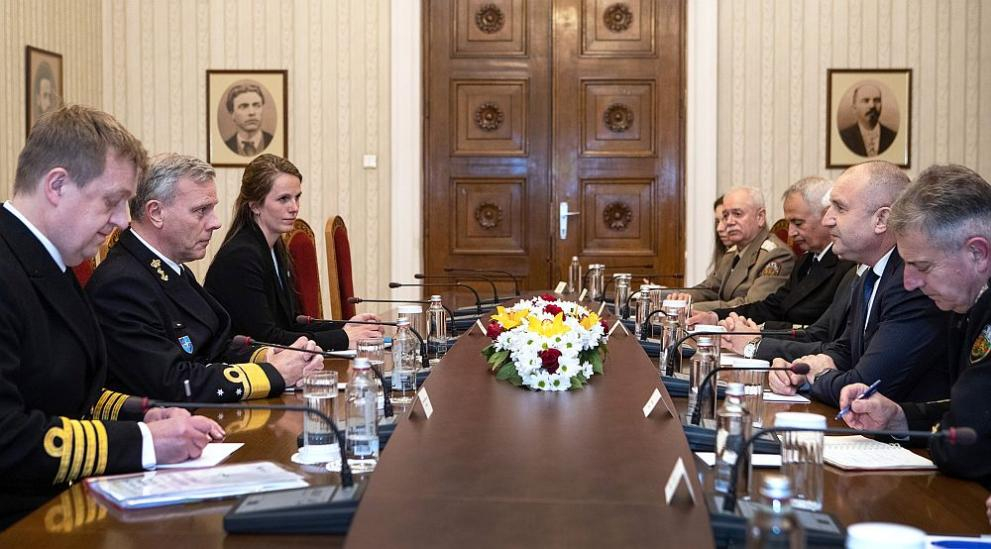 Ето какво поиска Радев от председателя на Военния комитет на НАТО