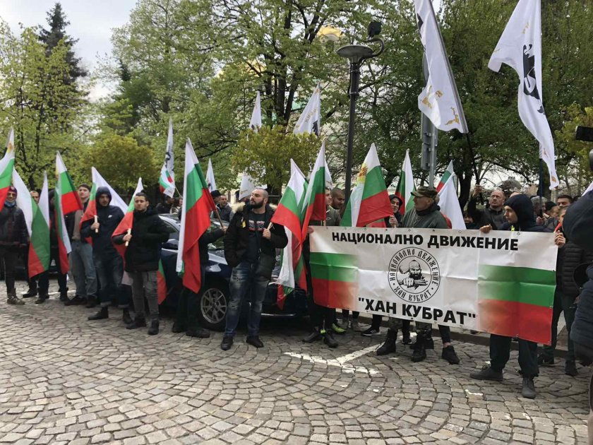 Софиянци протестират срещу "Героите на Украйна" пред Столична община СНИМКИ