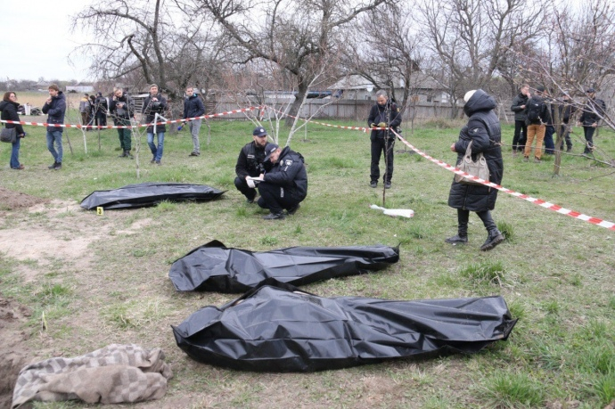 Киев съобщи за масови гробове с цивилни в град Бородянка, близо до украинската столица СНИМКИ