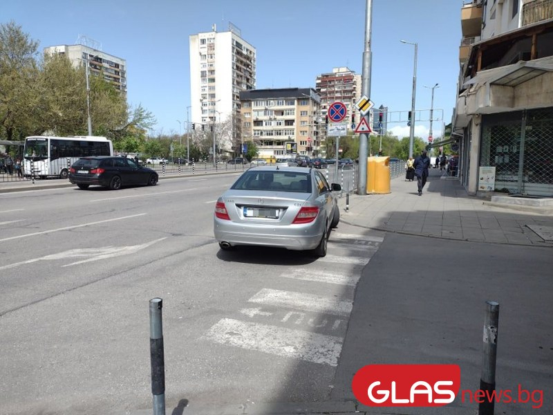 Тарикат с "Мерцедес" вбеси пловдивчани с изцепката си СНИМКА 