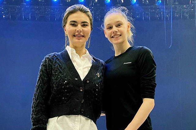 Ето къде се появи Алина Кабаева и смая всички с външния си вид СНИМКИ