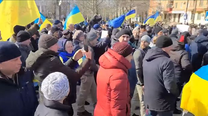 Руските сили използваха сълзотворен газ в град Херсон