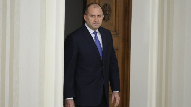 Радев отива в Испания, ето какво ще прави там