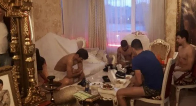 Шок! ГДБОП разби луксозен бардак с мъжки проститутки в София, ето кои са те СНИМКИ 