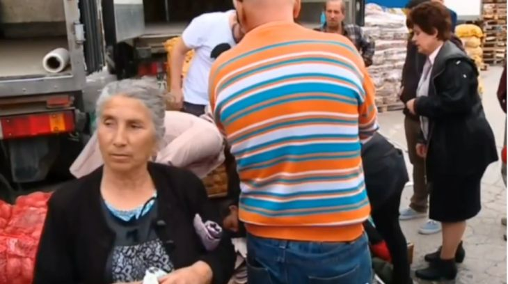 Жена колабира до Нинова, вицепремиерът на колене, за да й помогне ВИДЕО