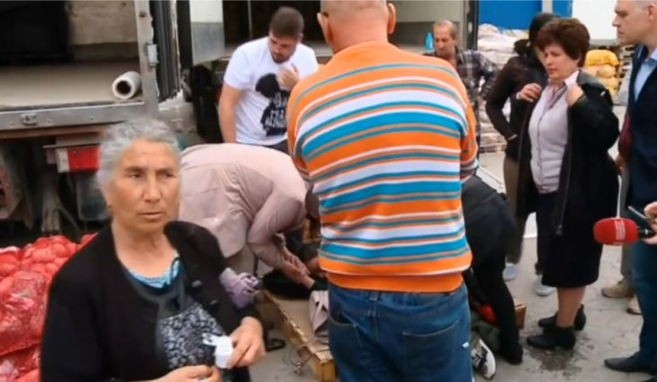 Жена колабира до Нинова, вицепремиерът на колене, за да й помогне ВИДЕО