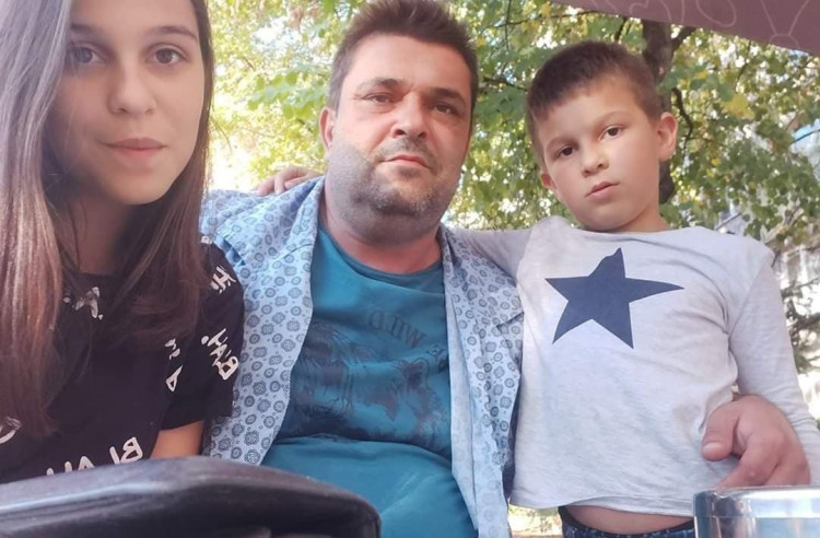Зов за помощ: Самотен баща събира 40 000 лв., за да се лекува и живее