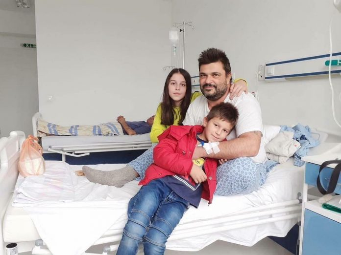 Зов за помощ: Самотен баща събира 40 000 лв., за да се лекува и живее