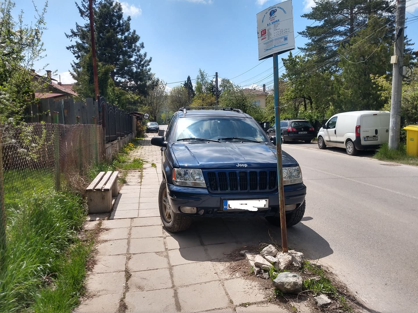 Сигнал до БЛИЦ! Шофьор на джип втрещи Банкя с наглата си изцепка СНИМКИ