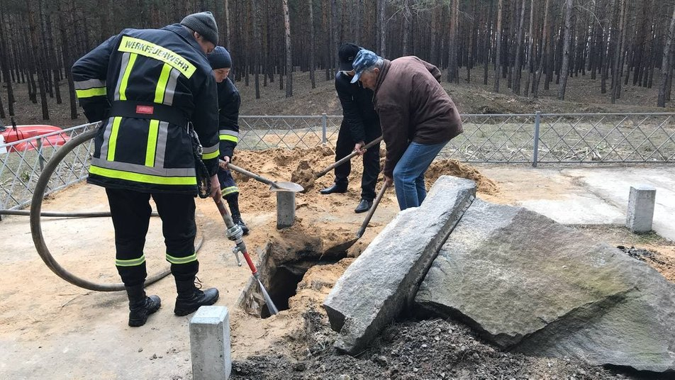 Вандали поругаха паметника на хан Кубрат в Украйна СНИМКИ