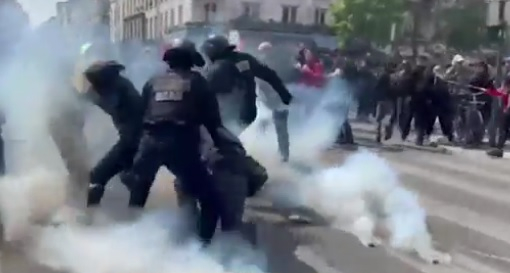 Първомайските шествия в Европа завършиха с боеве и безредици ВИДЕО