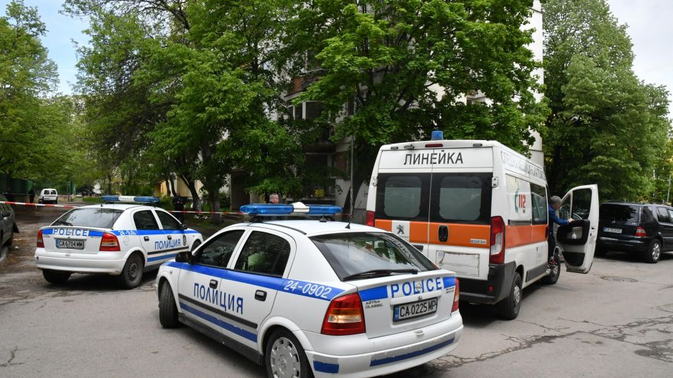 Извънредни новини за барикадиралия се в "Люлин", крещи, че... СНИМКИ 