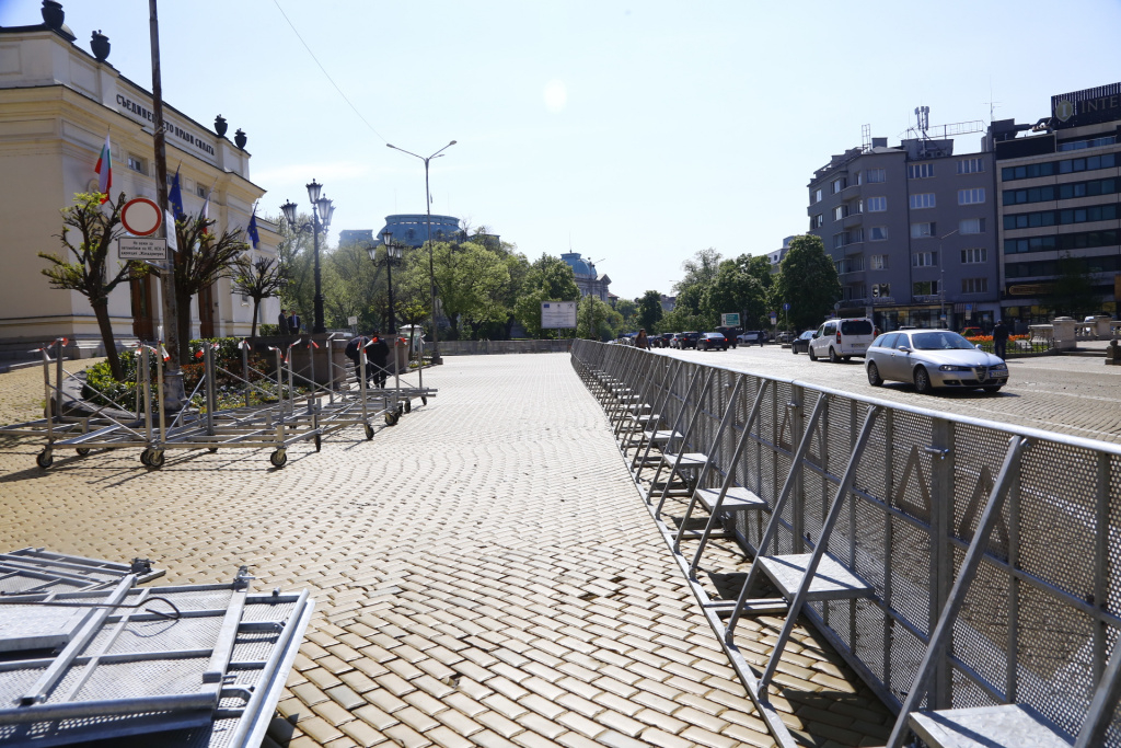 Пред НС се готвят за война заради Украйна, ето какво се случва! Фоторепортаж в БЛИЦ