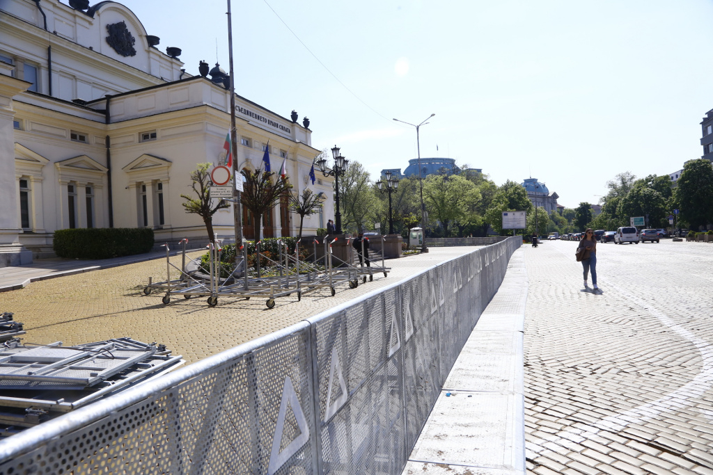 Пред НС се готвят за война заради Украйна, ето какво се случва! Фоторепортаж в БЛИЦ