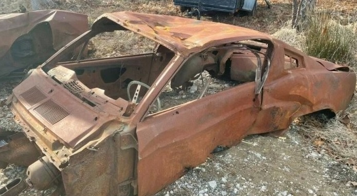 Няма да повярвате колко пари са платени за тази зверски ръждясала каросерия на кола СНИМКИ