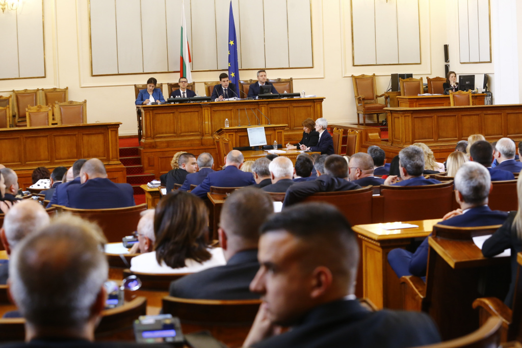 Парламентът реши: Помагаме на Украйна, ето как