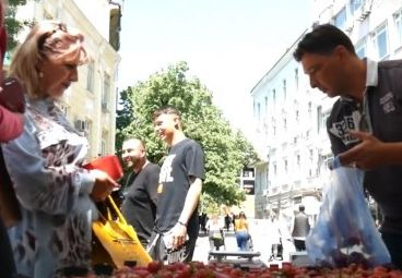 Фурор в Пловдив! Такава опашка не се беше извивала на Главната, а причината е... ВИДЕО