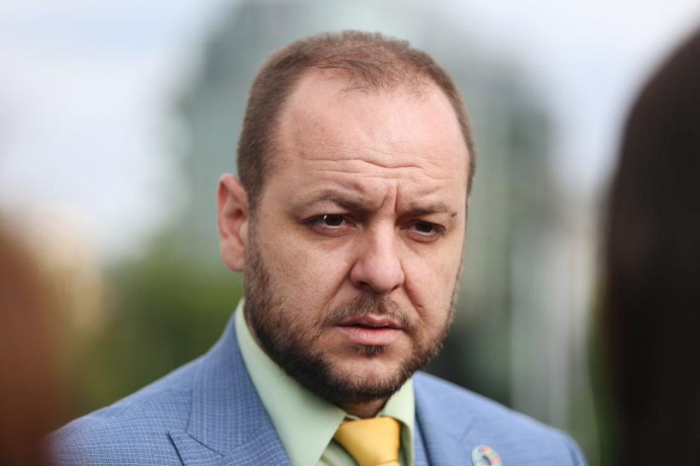 Министър Сандов: Няма хора за работа в ключови сектори, трябва да... 