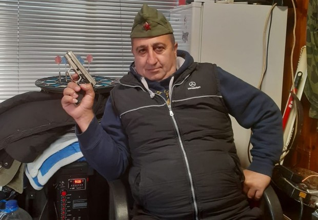Разпространиха СНИМКА на човека пребил шефа на КТ "Подкрепа" в Либхер