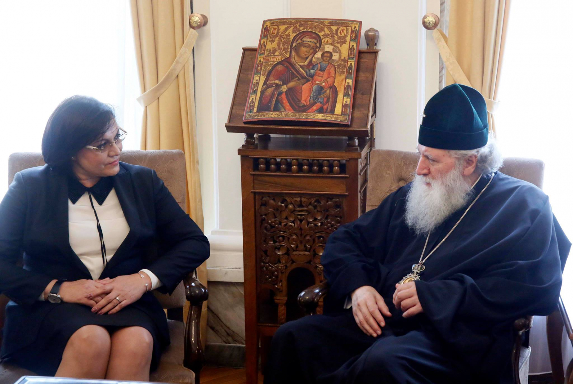 Корнелия Нинова пожела бързо оздравяване на Негово Светейшество Неофит