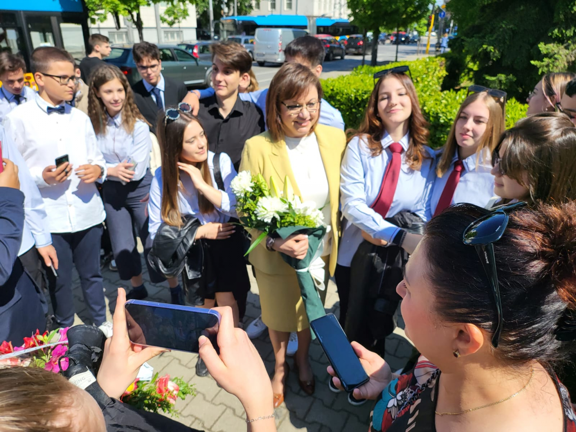 Вицепремиерът Нинова на празника на НГДЕК: Да е свято делото на братята Кирил и Методий
