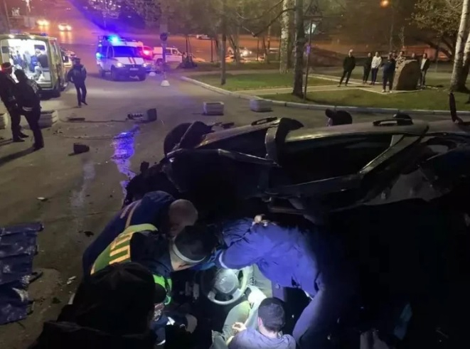 Никой не вярва, че след тази катастрофа на Лада има оцелели СНИМКИ