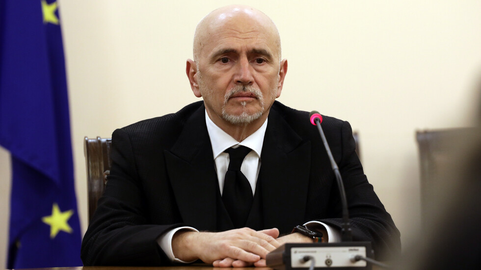 Николай Събев впряга украински бежанци да му работят, ето какви заплати дава 
