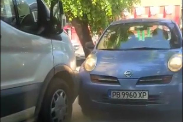 Софиянец за пловдивчанка: Айде, задна!
