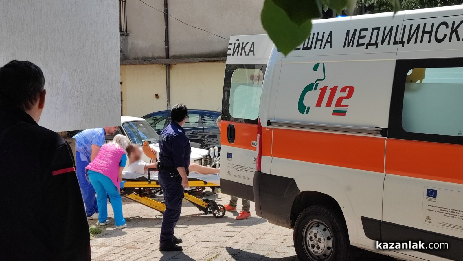 Брутален опит за убийство в Казанлък посред бял ден, появиха се СНИМКИ 18+