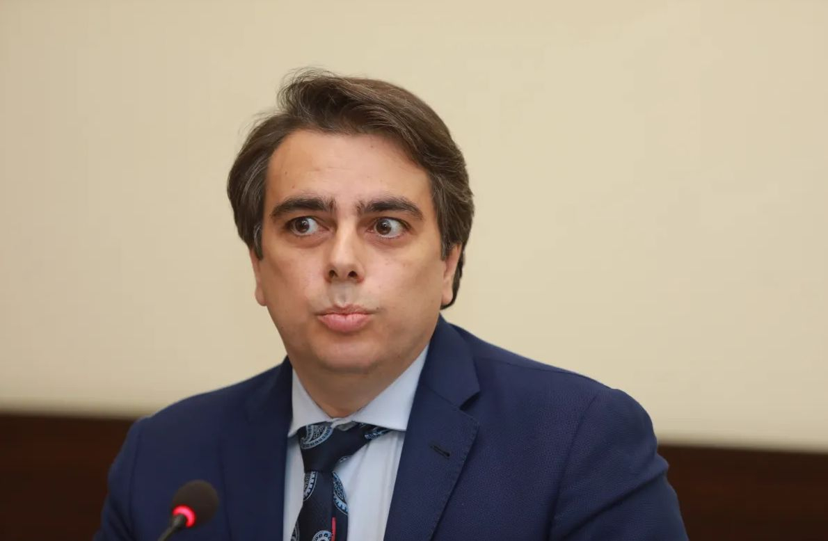 Асен Василев ококори българите с тази новина за руския петрол 