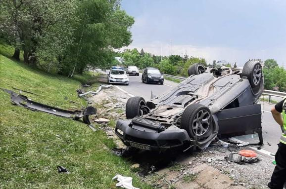 Има пострадали при каскадата на БМВ-то акробат на Околовръстното СНИМКИ