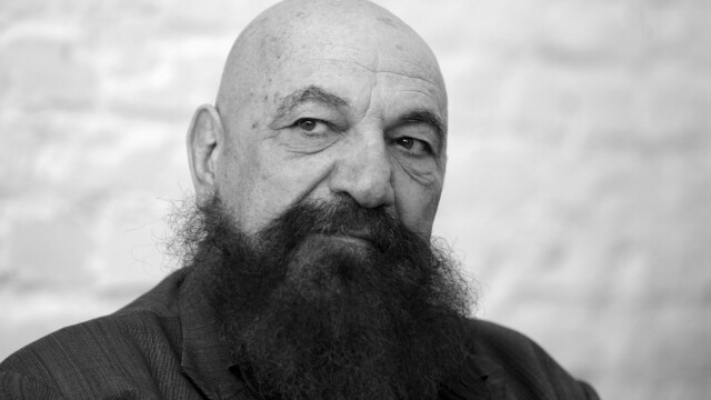 Почина господарят на магията Астор!