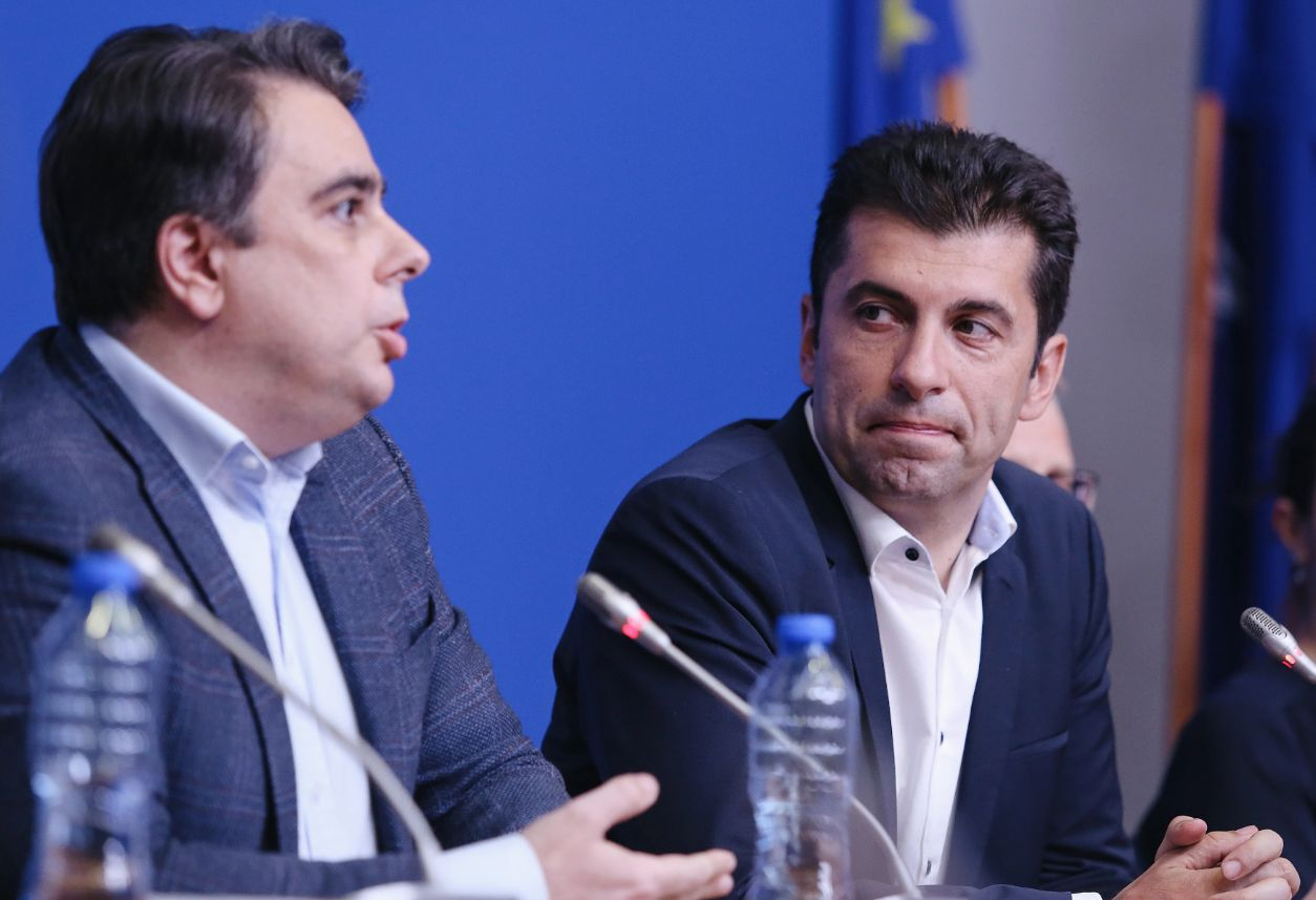 Доц. Сарийски попари комсомолският плам на властта за Еврозоната, ето какви ще са щетите