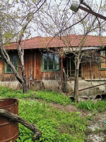 За жълти стотинки се продава къща в най-зловещото село в Северозапада, където нощем...
