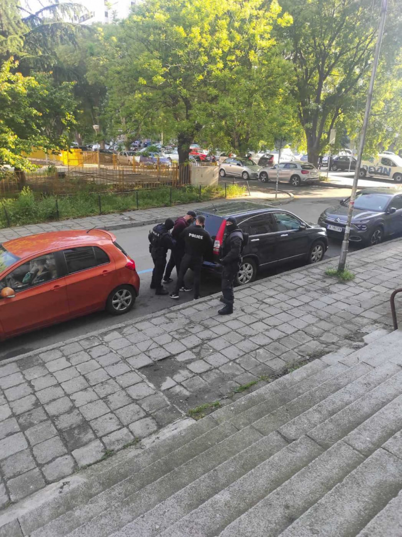 Зрелищна акция! Тръшнаха мъжа, забивал кирки в джипове на украинци в Бургас ВИДЕО