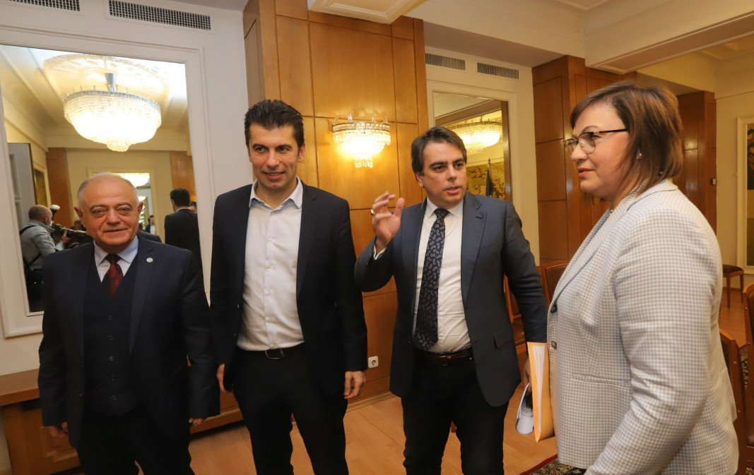 Малко преди важната среща при премира, коалиционните партньори...