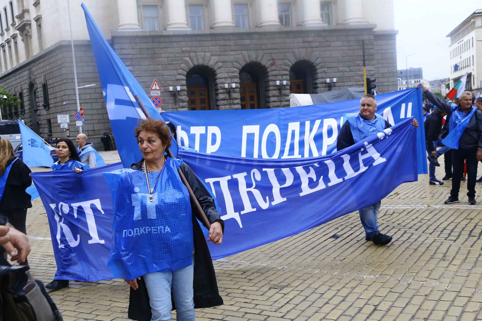 Протестите в София и страната се разрастват, в столицата пристигат подкрепления от... СНИМКИ